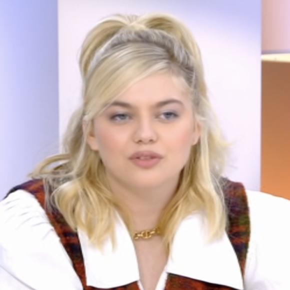 Louane Emera invitée dans "C à vous" sur France 5.