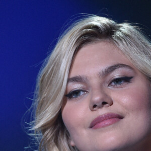 Louane Emera - Enregistrement de l'émission "300 Choeurs chantent Dassin" à Paris. © Tiziano Da Silva / Bestimage
