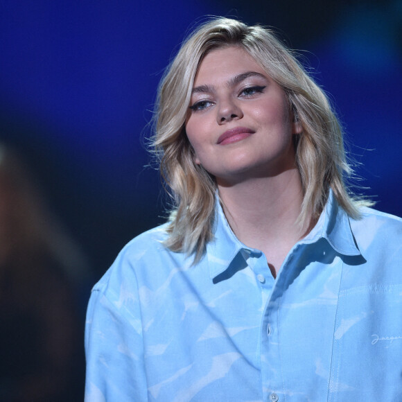 Louane Emera - Enregistrement de l'émission "300 Choeurs chantent Dassin" à Paris. © Tiziano Da Silva / Bestimage