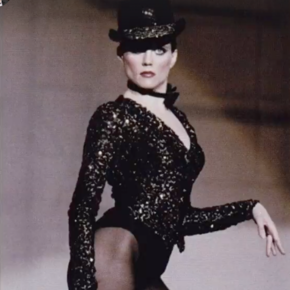 Nicolas Bedos rend hommage à l'actrice et danseuse Ann Reinking.