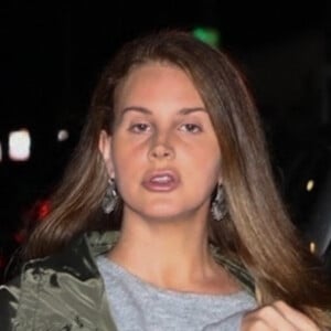 Lana Del Rey se rend à l'église à Beverly Hills le 11 mars 2020.