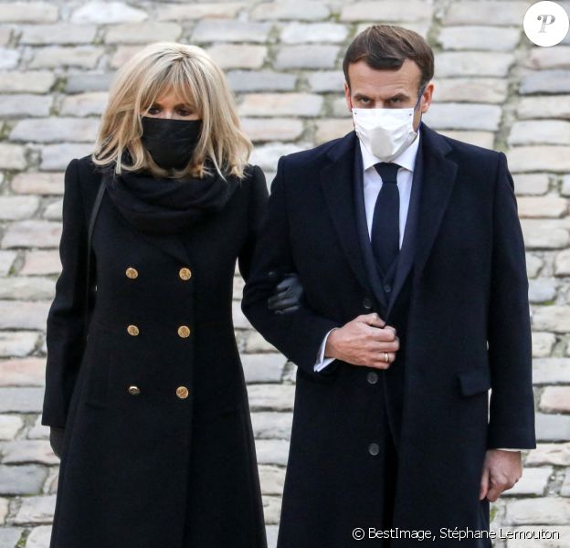 Le président de la république, Emmanuel Macron accompagné de la première dame Brigitte Macron lors de l'hommage national rendu à Daniel Cordier aux Invalides, à Paris, automne 2020, Paris. © Stéphane Lemouton / Bestimage