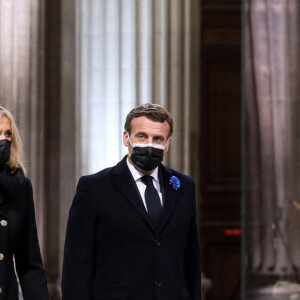 Le président de la République, Emmanuel Macron accompagné de la première dame Brigitte Macron préside la cérémonie de panthéonisation de Maurice Genevoix, le 11 novembre 2020, au Panthéon, Paris . © Stéphane Lemouton / Bestimage