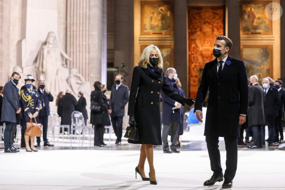 Le président de la République, Emmanuel Macron accompagné de la première dame Brigitte Macron préside la cérémonie de panthéonisation de Maurice Genevoix, le 11 novembre 2020, au Panthéon, Paris. © Stéphane Lemouton / Bestimage