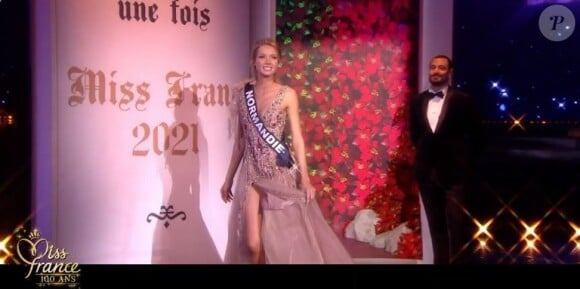 Miss Normandie : Amandine Petitlors du défilé des 5 finalistes de Miss France 2021 le 19 décembre 2020 sur TF1