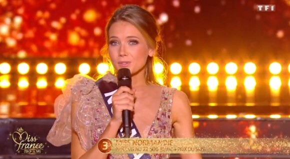 Miss Normandie : Amandine Petit lors du discours des 5 finalistes de Miss France 2021 le 19 décembre sur TF1
