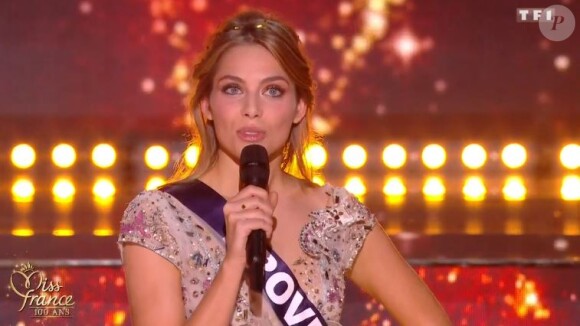 Miss Provence : April Benayoum lors du discours des 5 finalistes de Miss France 2021 le 19 décembre sur TF1