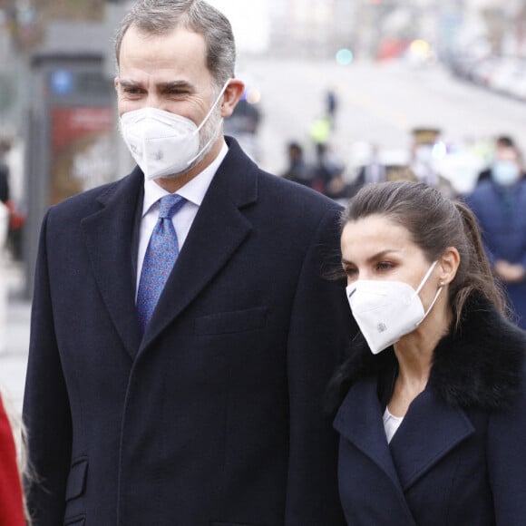 Le roi Felipe VI d'Espagne, la reine Letizia d'Espagne assiste à l'inauguration du monument en mémoire et en reconnaissance des agents de santé décédés dans l'exercice de leur profession lors de la pandémie COVID-19 sur la place Sagrados Corazones à Madrid, Espagne.