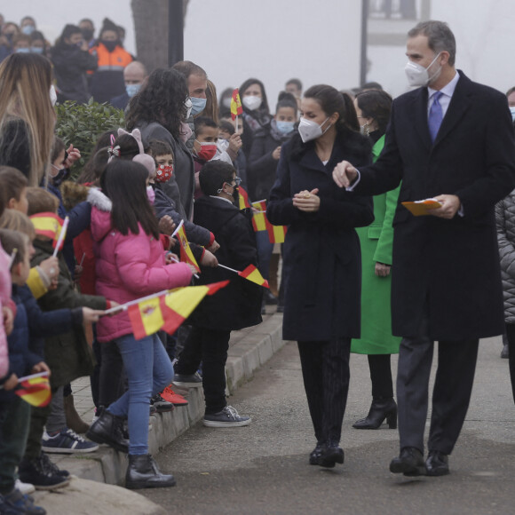 Le roi Felipe VI et la reine Letizia d'Espagne, àl 'inauguration d'un mémorial aux agents de santé décédés en Espagne alors qu'ils travaillaient pendant l'épidémie de Coronavirus (COVID-19) à Madrid, Espagne, le 18 décembre 2020.