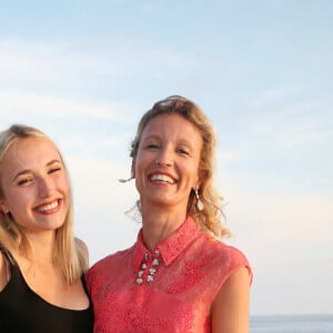 Exclusif - Alexandra Lamy et sa fille Chloé Jouannet - 6ème gala annuel de l'unité d'Antibes Juan les Pins, Vallauris, Golfe Juan, de la Croix Rouge française dans le cadre du prestigieux hôtel Eden Roc au Cap d'Antibes, le 2 juin 2018.© Franck Fernandes / Nice Matin / Bestimage 