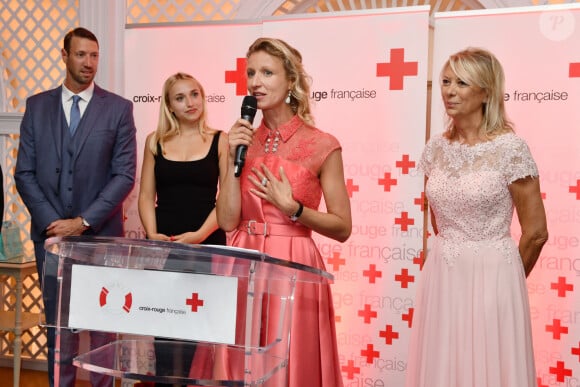 Exclusif -Alain Bernard, Chloé Jouannet (la fille d'A. Lamy) Alexandra Lamy et Marika Roman (la présidente de l'unité locale de la Croix Rouge) - 6ème gala annuel de l'unité d'Antibes Juan les Pins, Vallauris, Golfe Juan, de la Croix Rouge française dans le cadre du prestigieux hôtel Eden Roc au Cap d'Antibes, le 2 juin 2018. © Bruno Bebert/Bestimage 