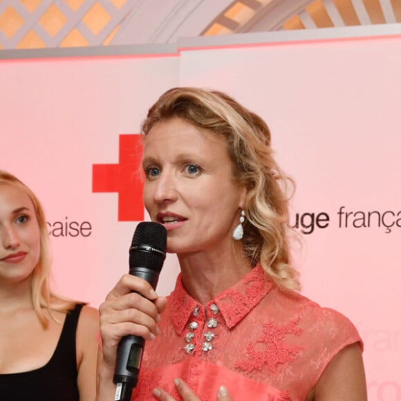 Exclusif -Alain Bernard, Chloé Jouannet (la fille d'A. Lamy) Alexandra Lamy et Marika Roman (la présidente de l'unité locale de la Croix Rouge) - 6ème gala annuel de l'unité d'Antibes Juan les Pins, Vallauris, Golfe Juan, de la Croix Rouge française dans le cadre du prestigieux hôtel Eden Roc au Cap d'Antibes, le 2 juin 2018. © Bruno Bebert/Bestimage 