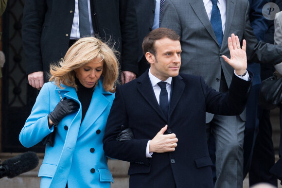 Le président de la république Emmanuel Macron et la Première Dame Brigitte Macron à la sortie de la mairie du Touquet après avoir voté pour le premier tour des élections municipales le 15 mars 2020. © Tiziano Da Silva / Bestimage 