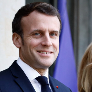 Le président Emmanuel Macron, la première dame Brigitte Macron - Le président de la République et sa femme accueillent le président du conseil européen et le premier ministre du Luxembourg au palais de l'Elysée à Paris le 10 janvier 2020. © Hamilton / Pool / Bestimage 