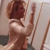 Sylvie Tellier danse sur Heuss L'enfoiré le 22 décembre 2020 sur Instagram.