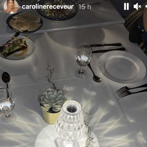 Caroline Receveur et ses proches profitent d'un doux moment dans le désert près de Dubaï avant les fêtes de fin d'année.