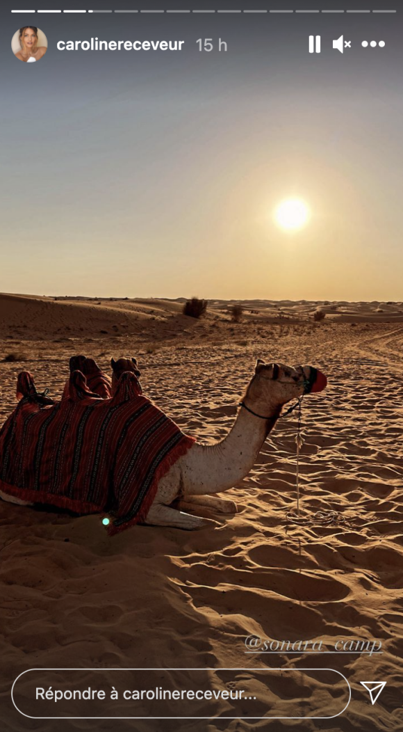 Caroline Receveur et ses proches profitent d'un doux moment dans le désert près de Dubaï avant les fêtes de fin d'année.