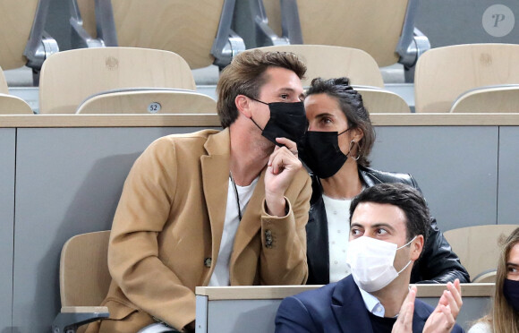 Alessandra Sublet et son compagnon Jordan Deguen en tribune lors de la finale homme des internationaux de France de Roland Garros à Paris le 11 octobre 2020. © Dominique Jacovides / Bestimage