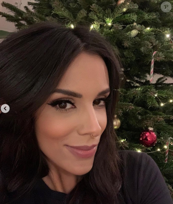 Shy'm enceinte, dévoile son babybump à Noël (décembre 2020).