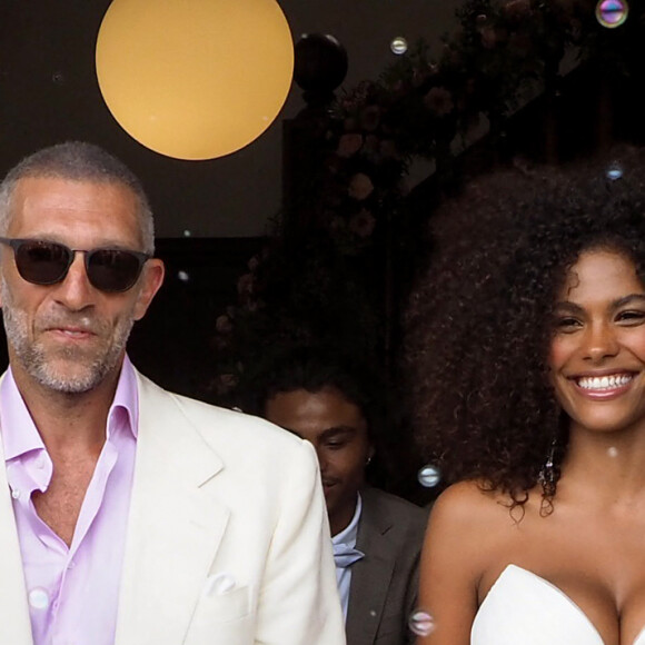 Sortie des mariés lors du Mariage civil de Vincent Cassel et Tina Kunakey à la mairie de Bidart au pays basque le 24 août 2018. © Patrick Bernard / Guillaume Collet / Bestimage 