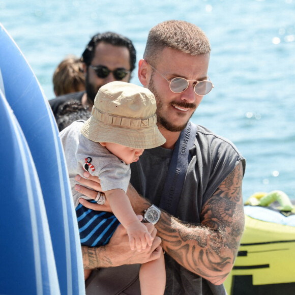 Exclusif - Matt Pokora (M. Pokora) profite de la plage du Martinez et de la navette du palace, avec sa compagne Christina Milian et leur fille Isaiah, pour fuir la foule et se réfugier sur les îles au large de Cannes. Le 22 juillet 2020.