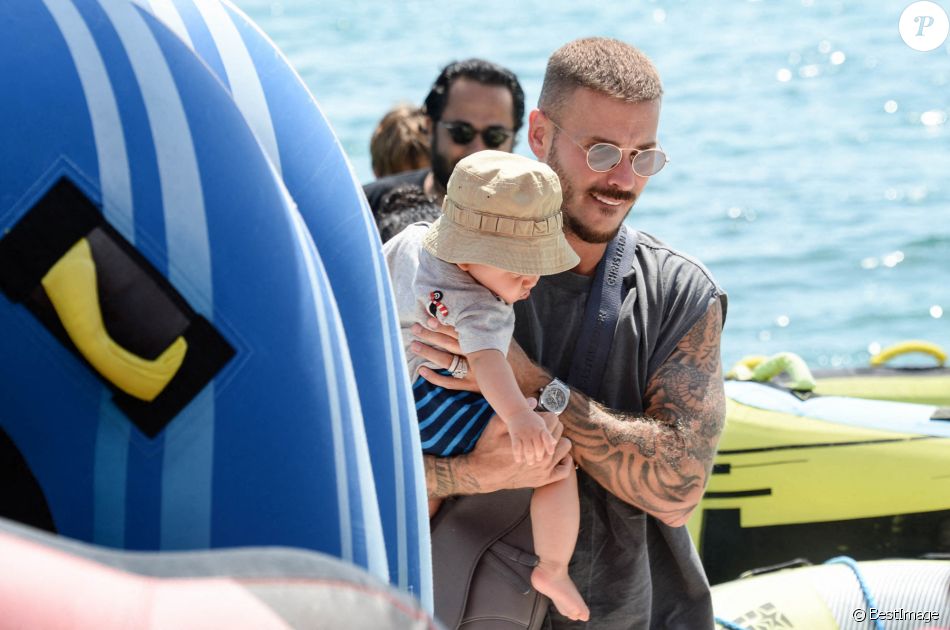 Exclusif - Matt Pokora (M. Pokora) profite de la plage du Martinez et de la navette du palace, avec sa compagne Christina Milian et leur fille Isaiah, pour fuir la foule et se réfugier sur les îles au large de Cannes. Le 22 juillet 2020.