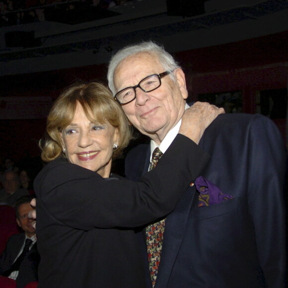 En France, à Paris, portrait de Jeanne Moreau et Pierre Cardin lors de la 9e édition des étoiles d'or de la presse cinéma à l'Espace CARDIN. Le 18 février 2008 © Bruno Schneider via Bestimage