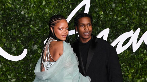 Rihanna en couple : la chanteuse grillée en pleine roucoulade avec A$AP Rocky