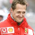  Michael Schumacher descend les Champs-Elysées en F1 pour lancer l'Institut du cerveau et de la moëlle épinière. 