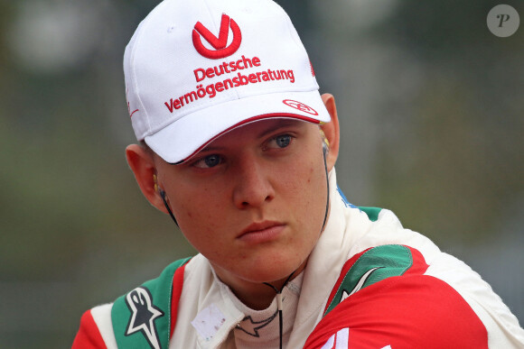 Mick Schumacher - Corinna Schumacher, la femme de Michael Schumacher, assiste à la course de Formule 4 de son fils Mick à Hockenheim le 1 octobre 2016.
