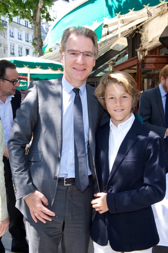 Exclusif - Olivier Royant et son fils lors de la neuvième édition du déjeuner Pères et fils organisé au café Les Deux Magots à Paris, le 23 juin 2014.