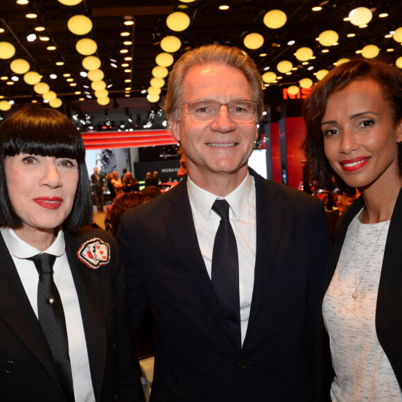 Chantal Thomass, Olivier Royant (directeur de la rédaction de Paris Match) et Sonia Rolland - Présentation du Renault Trezor concept car électrique pendant la 119ème édition du Mondial de l'Automobile 2016 au Paris Expo Porte de Versailles à Paris, France, le 29 septembre 2016. © Rachid Bellak/Bestimage