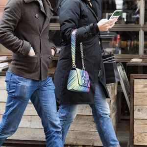 Exclusif - Busy Phillips et son mari Marc Silverstein se promènent à New York le 13 avril 2018.
