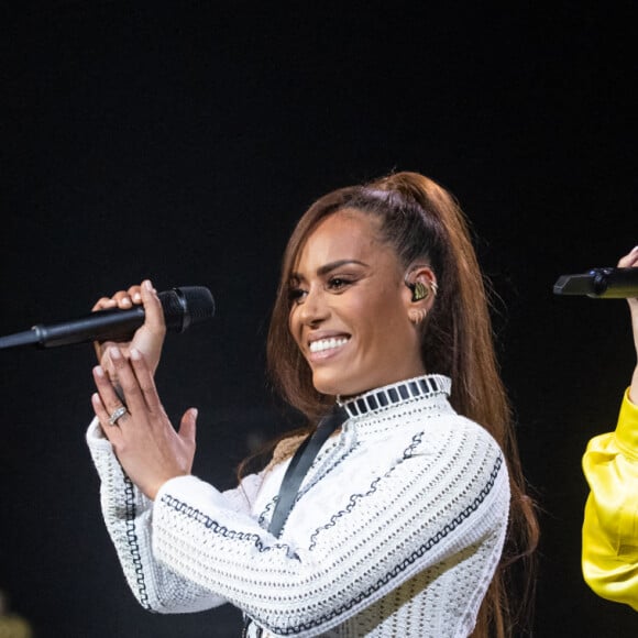 Exclusif - Amel Bent et Imen Es - Enregistrement de l'émission "La grande soirée du 31 à Versailles", diffusée sur France 2. Le 15 décembre 2020. © Tiziano Da Silva - Cyril Moreau / Bestimage