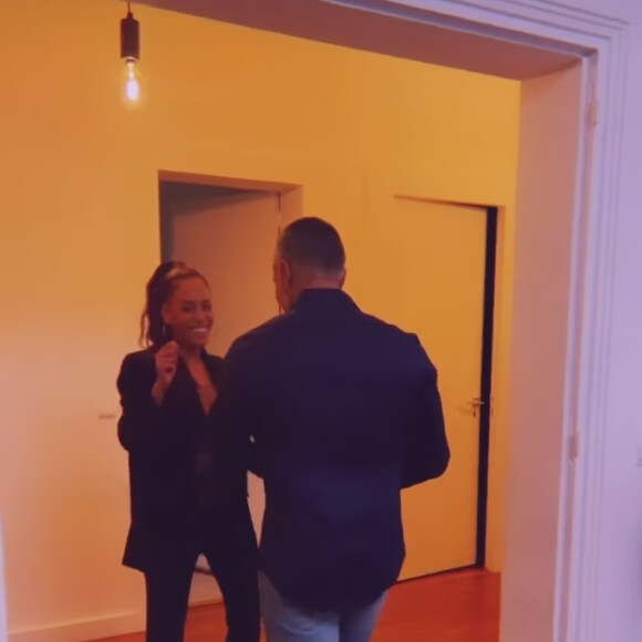 Amel Bent fête le nouvel an sans ses filles... mais avec son mari ! Le 31 décembre 2020.