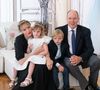 Le prince Albert de Monaco, son épouse Charlene et leurs deux enfants, Jacques et Gabriella, au palais princier de Monaco, été 2020.