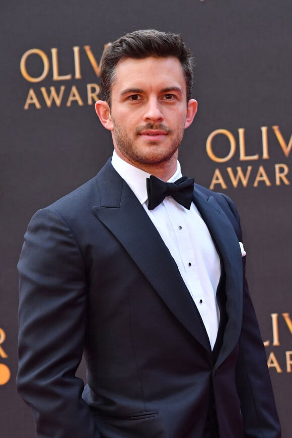 Jonathan Bailey lors de la soirée des Olivier Awards au Royal Albert Hall à Londres, Royaume Uni, le 7 avril 2019. 