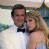 Tanya Roberts et Roger Moore dans le film James Bond Dangereusement Vôtre en 1985. © MPP Marlyse / Bestimage 