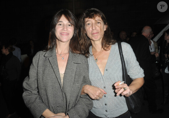 Charlotte Gainsbourg et Kate Barry - Paris le , 25 09 2013 - Inauguration de la galerie cinema de Anne Dominique Toussaint et vernissage de l'exposition " Point of View " de Kate Barry.