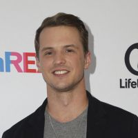 Chronique des Bridgerton : Freddie Stroma, marié à une très belle comédienne...