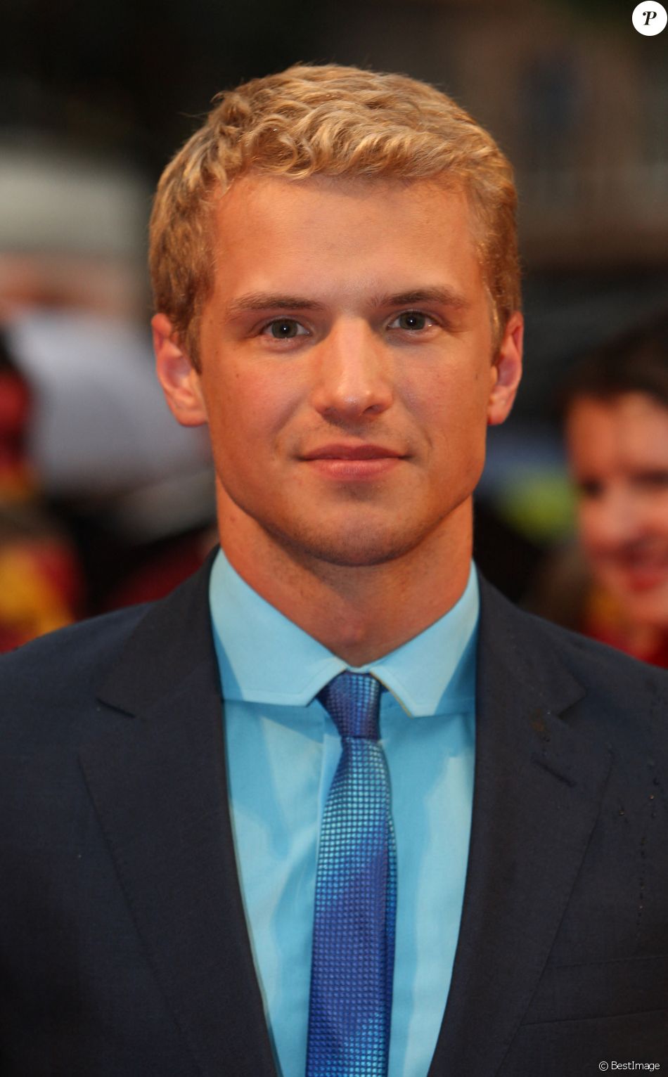 Freddie Stroma à la première de Harry Potter And The Half ...