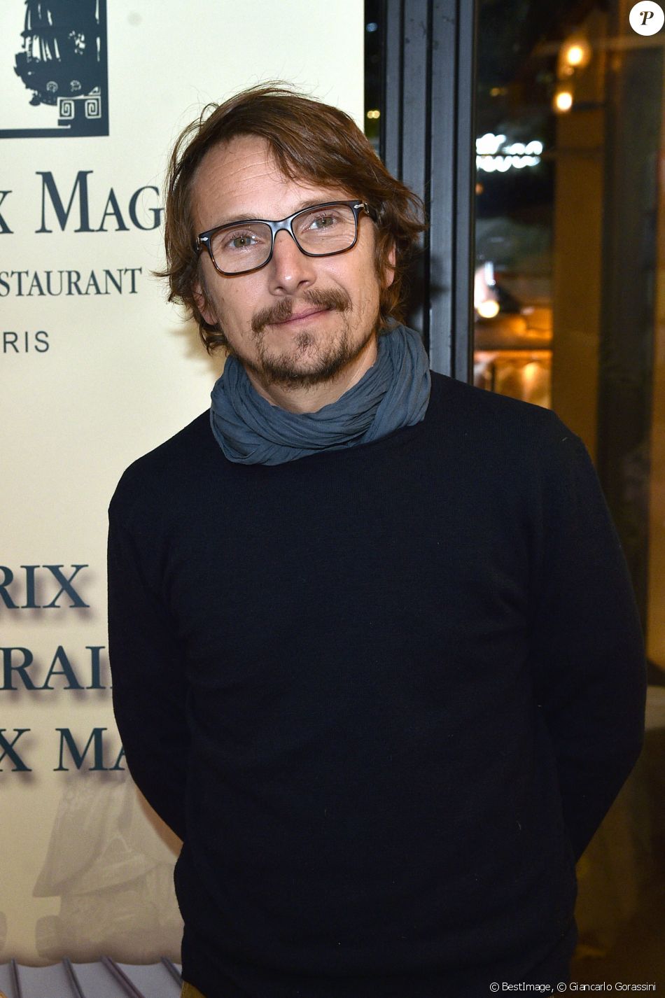 Lorànt Deutsch présente son nouveau livre "Romanesque" dans le cadre du Lundi Des Ecrivains au café Les Deux Magots à Paris le 18 décembre 2019. © Giancarlo Gorassini/Bestimage