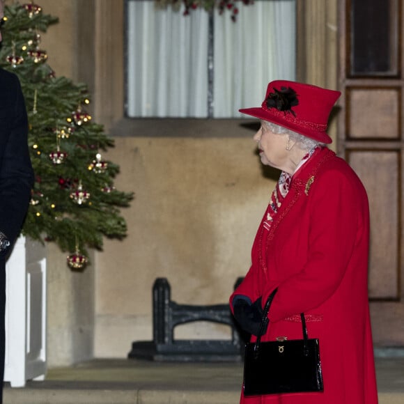 Catherine Kate Middleton, duchesse de Cambridge, le prince William, duc de Cambridge, la reine Elisabeth II d'Angleterre - La famille royale se réunit devant le chateau de Windsor pour remercier les membres de l'Armée du Salut et tous les bénévoles qui apportent leur soutien pendant l'épidémie de coronavirus (COVID-19) et à Noël le 8 décembre 2020.