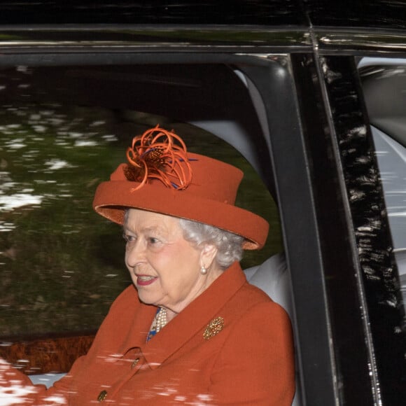 La reine Elisabeth II et le prince Philip duc d'Édimbourg - La famille royale Britannique arrive à la messe lors de leurs vacances d'été dans leur résidence écossaise à Ballater le 20 aout 2017.