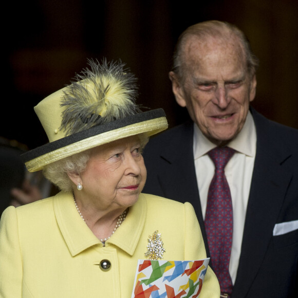 La reine Elisabeth II d'Angleterre et le prince Philip, duc d'Edimbourg sortent de la messe des jeux du Commonwealth à l'Abbaye de Westminster à Londres, Royaume Uni