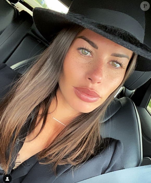 Fanny Skalli s'est mariée au cavalier Steve Guerdat et attend son premier enfant.