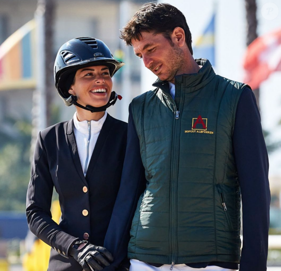 Fanny Skalli s'est mariée au cavalier Steve Guerdat et attend son premier enfant.