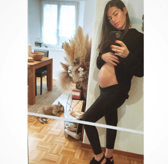 Fanny Skalli s'est mariée au cavalier Steve Guerdat et attend son premier enfant.