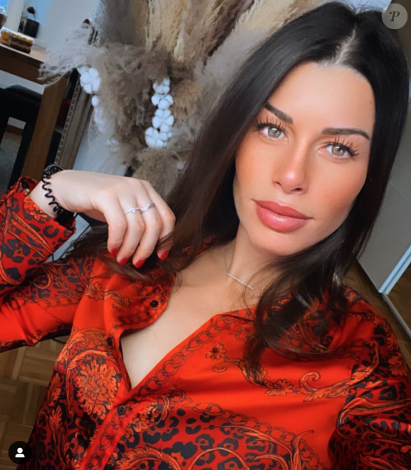 Fanny Skalli s'est mariée au cavalier Steve Guerdat et attend son premier enfant.