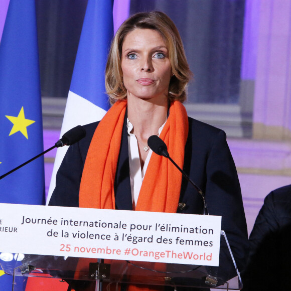 Sylvie Tellier, directrice générale de la société Miss France lors de l'illumination en orange du ministère de l'Intérieur pour symboliser la lutte contre les violences faites aux femmes. Le 23 novembre 2020. © Panoramic / Bestimage